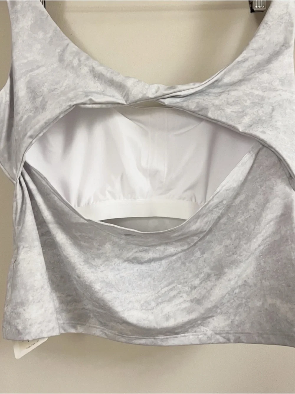 Fabletics Oasis Twist Built-In Bra Tank Stone Marble NEW Size XXL - Picture 4 of 6